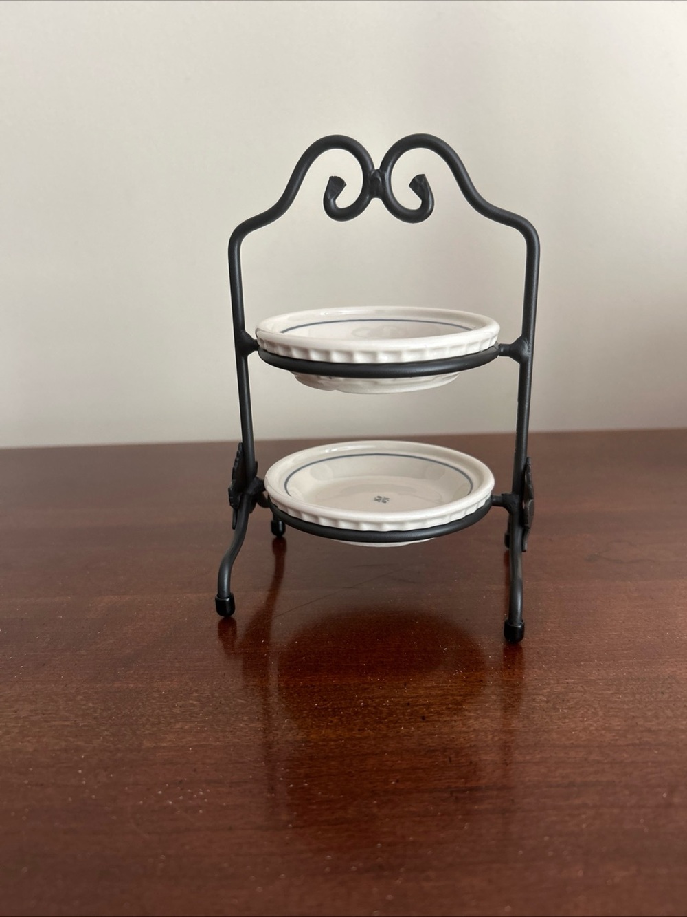 Longaberger miniature pie server with grandma Bonnie pie plates.